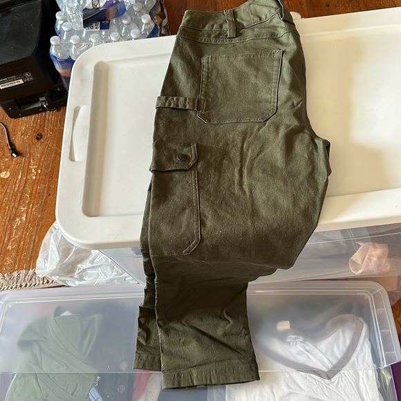 Duluth Trading Company canvas cargo pants never worn - decided to keep - Picture 4 of 9